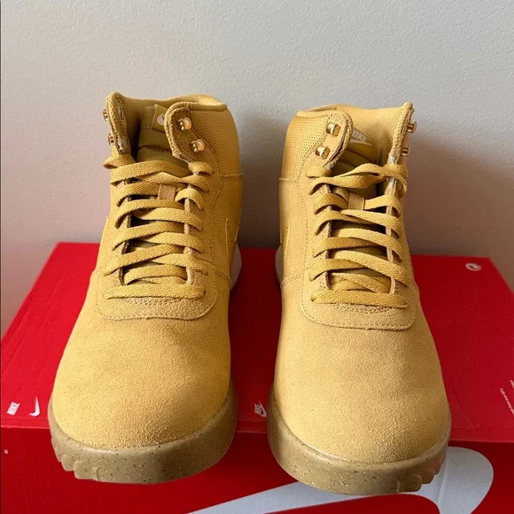 Nike Hoodland Suede Boot Haystack Brown 654888-727 Men’s Size 9